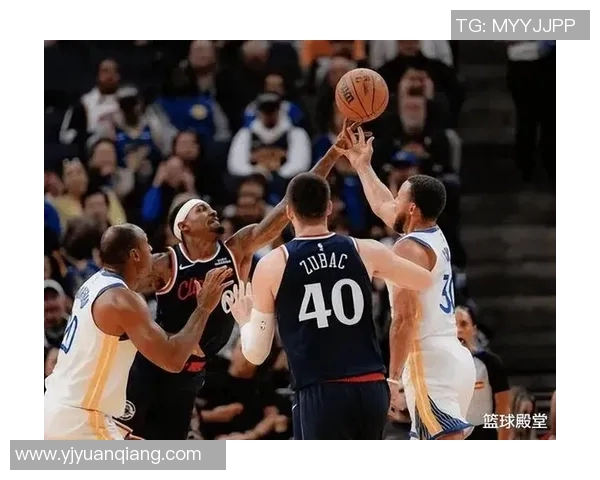 快船vs勇士首发祖巴茨、库里出战,比尔迎来首秀 快船vs勇士首发祖巴茨、库里出战,比尔迎来首秀