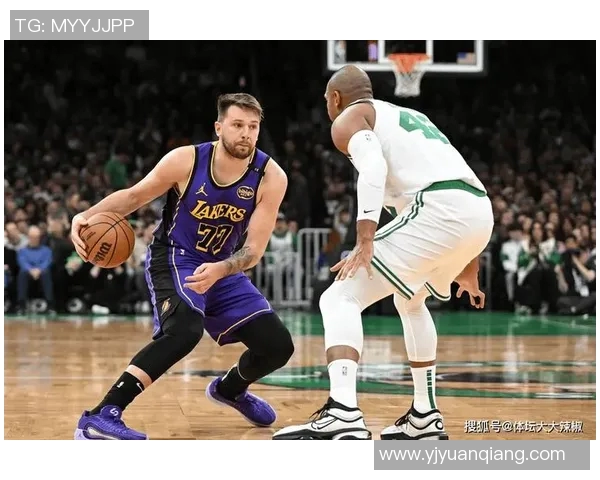 字母哥暖心义举：寻获比赛用球赠予东契奇