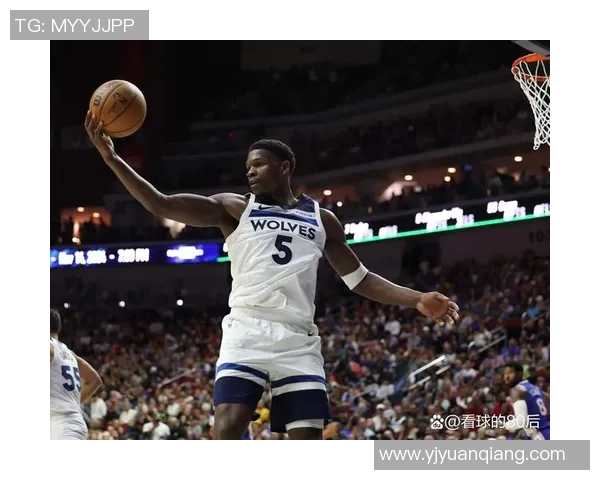 手感冰冷！爱德华兹半场投篮低迷仅得7分，但贡献4板4助1断