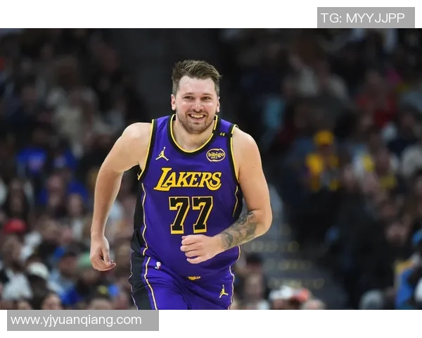 NBA圣诞大战火箭大胜湖人，东契奇遭6失误，里夫斯伤退贡献12分